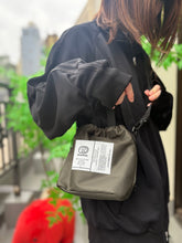 画像をギャラリービューアに読み込む, DOMDOM 巾着ショルダーバッグ
